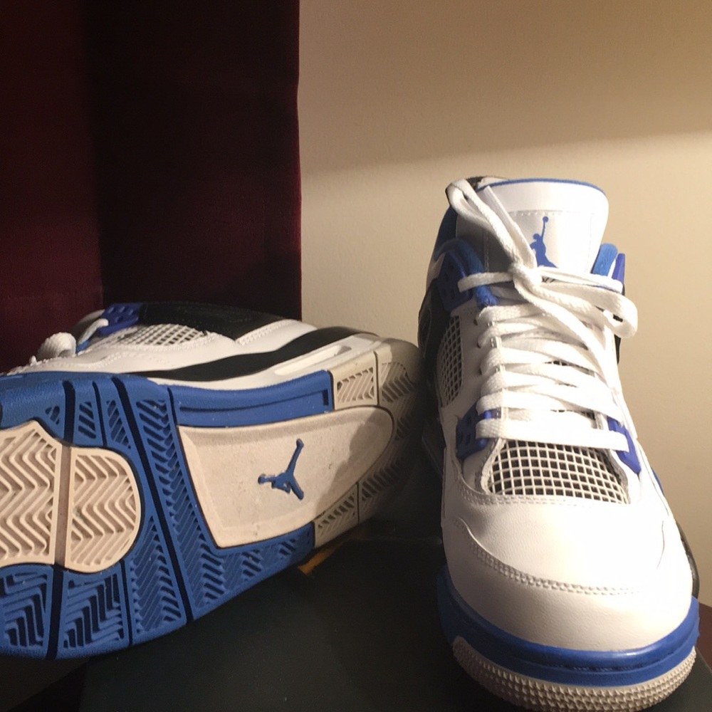 4 Retro Jordan’s size 7 youth